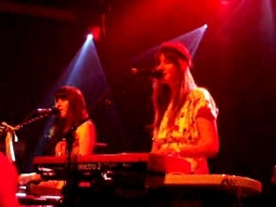 Au Revoir Simone @ Paris (Trabendo) The Lucky One 2/2