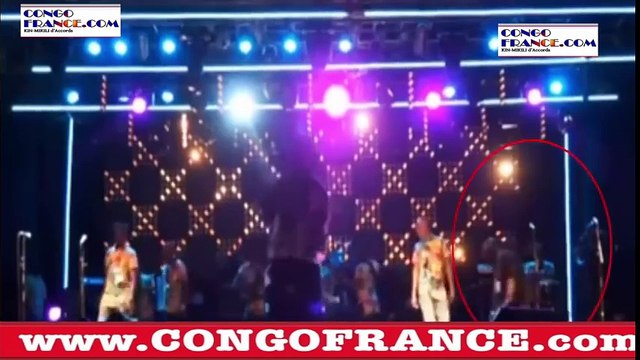 L 'Assassin de PAPA WEMBA sur Scène au Poduim à Abidjan, Papa Wemba s'écroule sur le Podium (POISON)