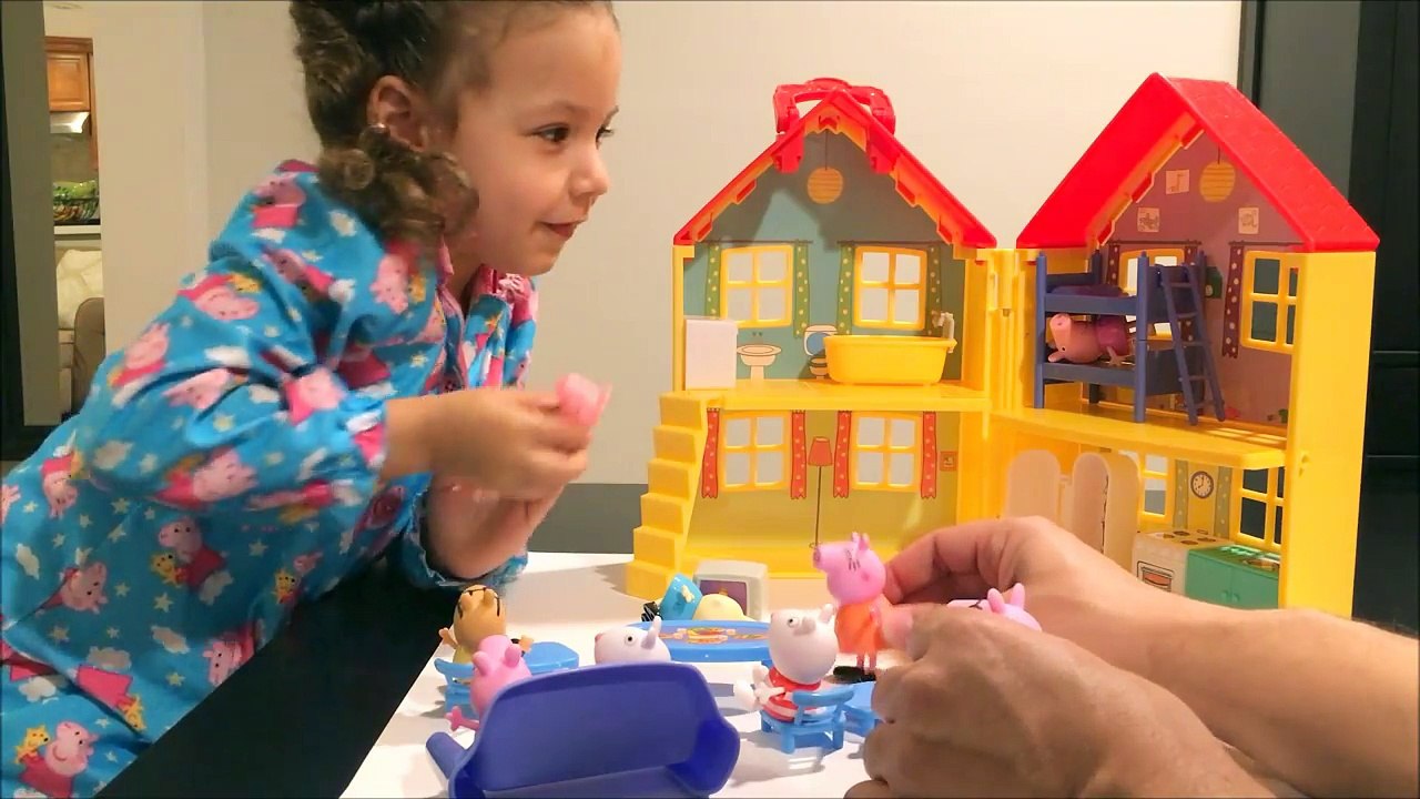 PEPPA PIG SLEEPOVER PARTY PLUS HIDE AND SEEK GAME AND HAVING FUN IN THE PARK