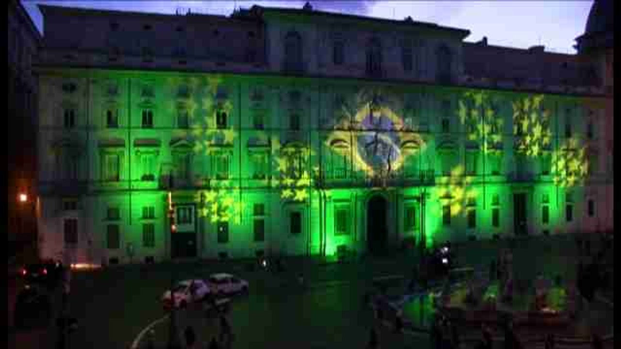 La embajada brasileña en Roma se ilumina con los colores de su bandera y el logo olímpico