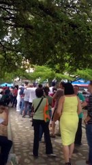 Finalizando el día y así se encuentran las colas todavía en el municipio Sucre