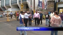 Vendedores se manifiestan cerca de casa presidencial