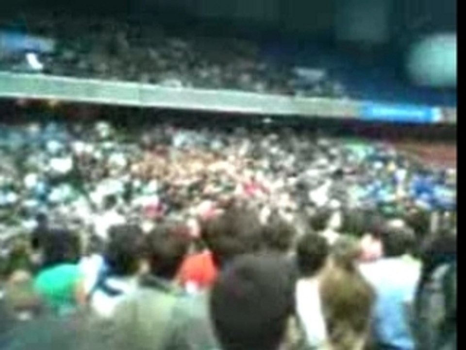 Ola pour MUSE dans le stade PArc des Prince