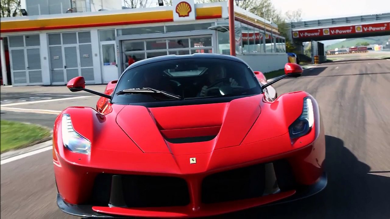 2015 | Lamborghini Veneno vs Ferrari Laferrari || VC
