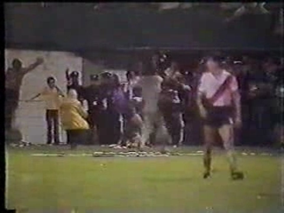 Maradona_metro1981_boca3-river0