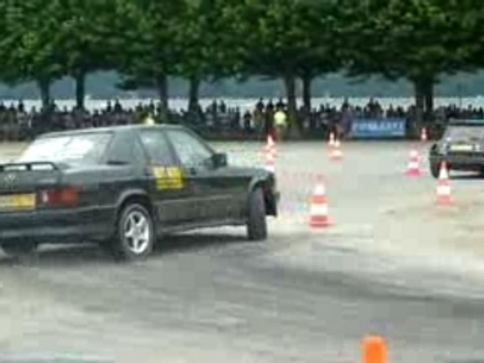 Un nerveux en Mercedes au "rally" d'Aix Les Bains