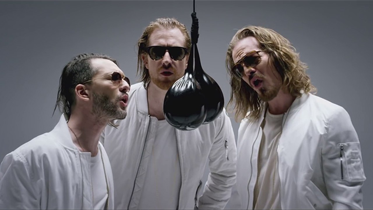 Hommes Garçons - Les hommes qui murmuraient aux oreilles des couilles