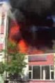 Beyoğlu'nda korkutan yangın... Olay yerinden ilk görüntüler