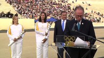 JO 2016 : la flamme olympique officiellement remise au Brésil