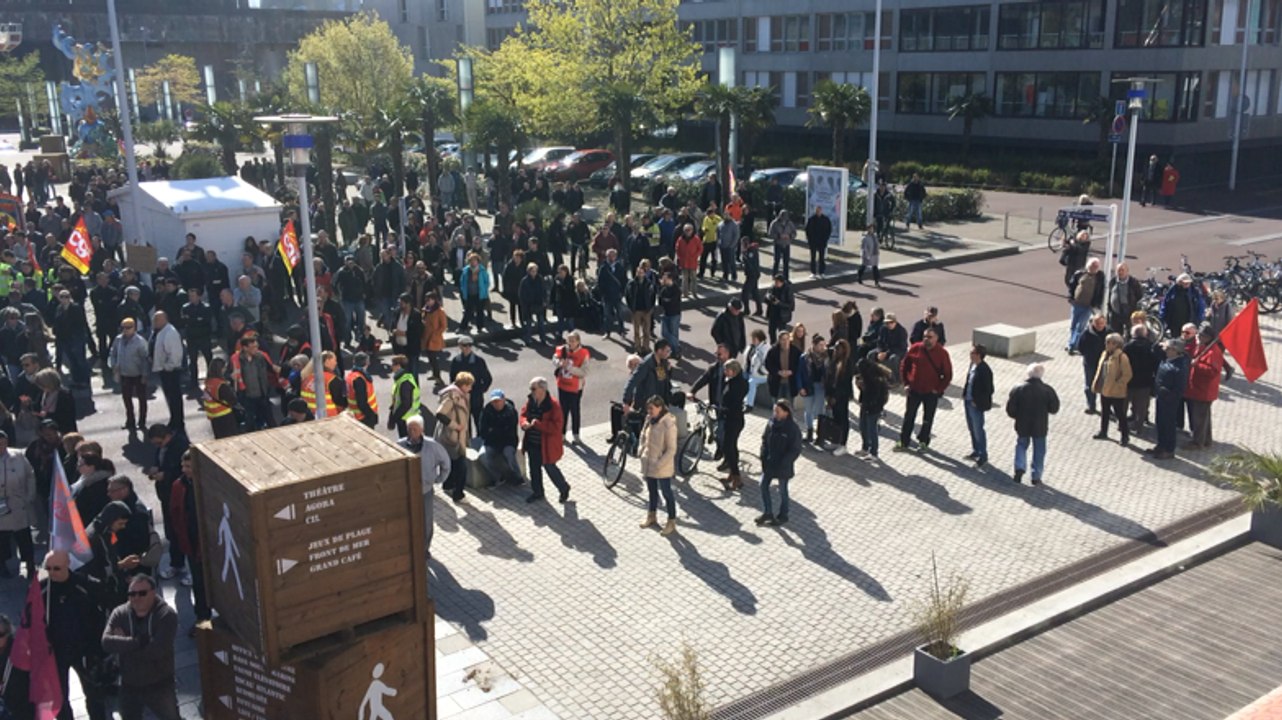 Loi travail : près de 4000 manifestants place de l'Amerique-Latine à #Saintnazaire