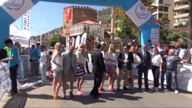 Cumhurbaşkanlığı Bisiklet Turu'nun Alanya-Kemer Etabı Başladı