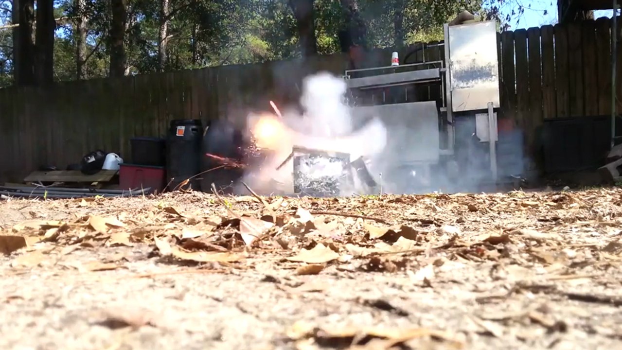 Micro-ondes vs pétard de feu d'artifice