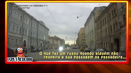 Isto é o que acontece a quem não respeita uma passadeira na Rússia
