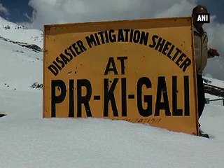 Snow-clad Rajouri attracts tourists from all over