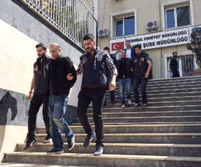 Beyoğlu'nda 3 Kişinin Karıştığı Silahlı Kavga Sırasında Yoldan Geçen Bir Kişi Vurulup Öldü