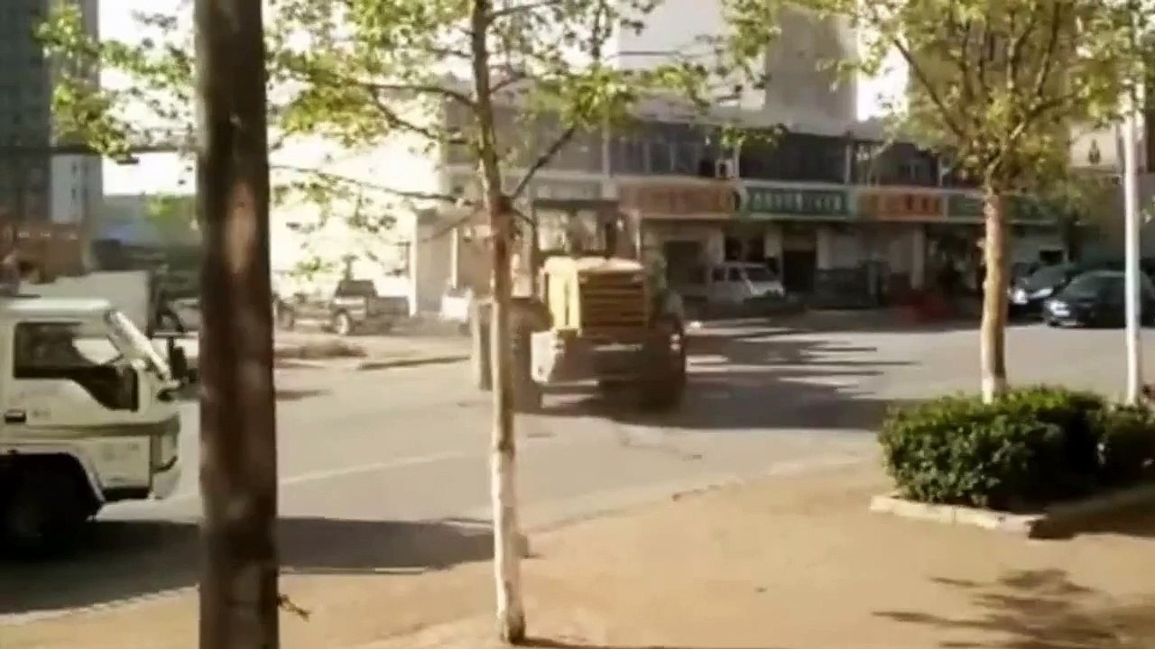 Bagarre de tractopelles entre ouvriers chinois