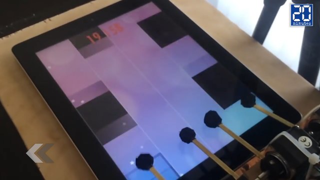 Il fabrique un robot pour jouer à Piano Tiles ! - Le rewind du jeudi 28 avril 2016.