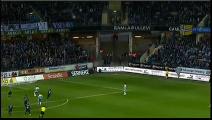 Sana lance le poteau de corner sur les supporters