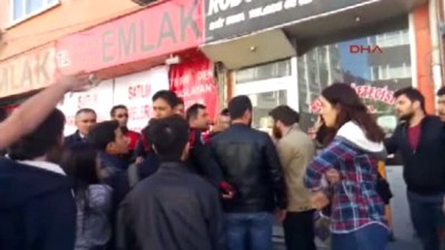 Eskişehir'de 1 Mayıs Afişi Asan Öğrencilere Bıçaklı Saldırı 4 Yaralı