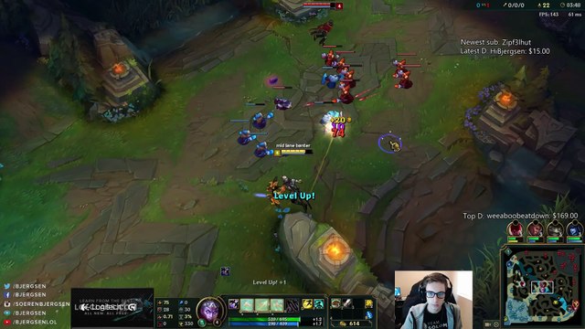 Bjergsen 1v2 Varus outplay - League of Legends