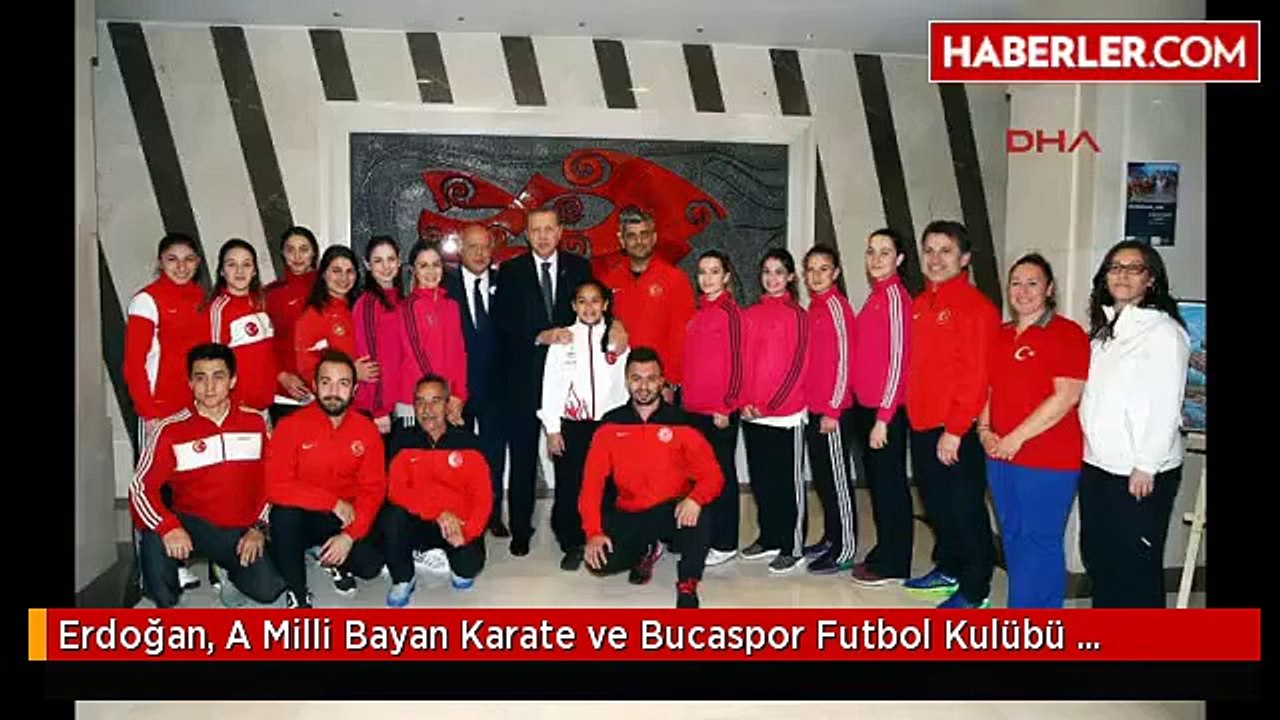 Erdoğan, A Milli Bayan Karate ve Bucaspor Futbol Kulübü Oyuncularıyla Fotoğraf Çektirdi