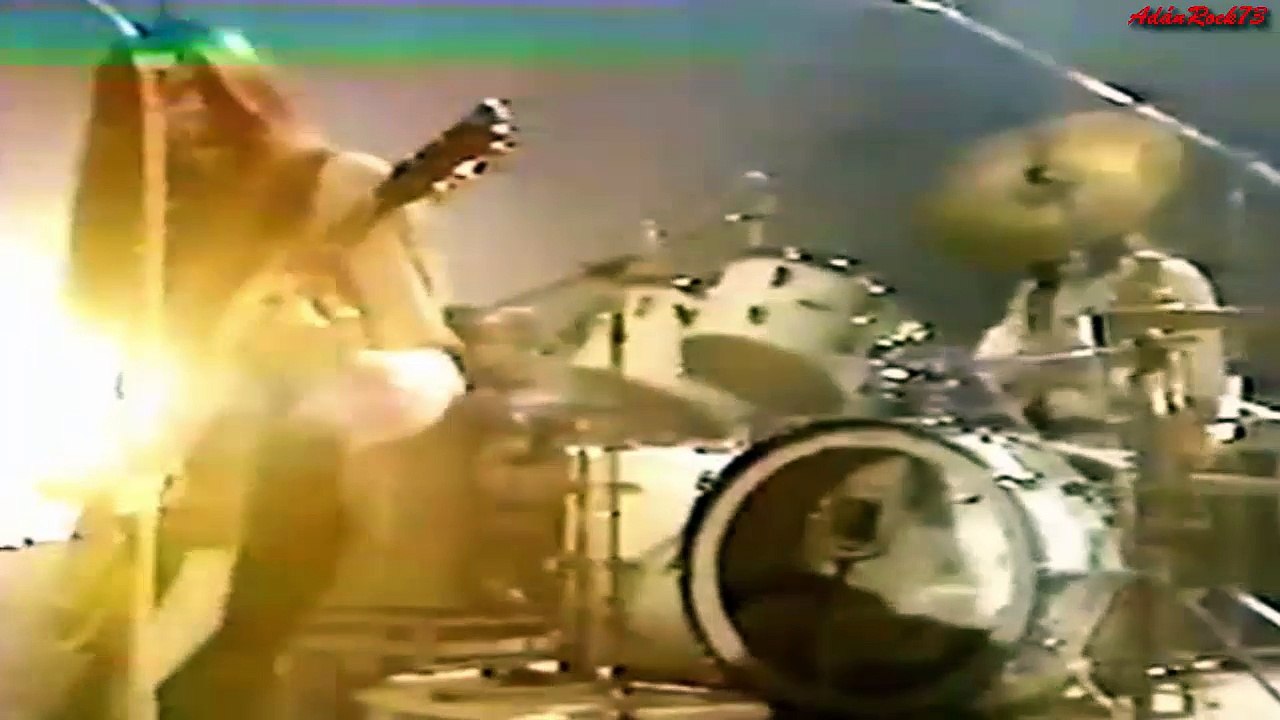 Thin Lizzy - The Boys Are Back In Town (Live 1976)
