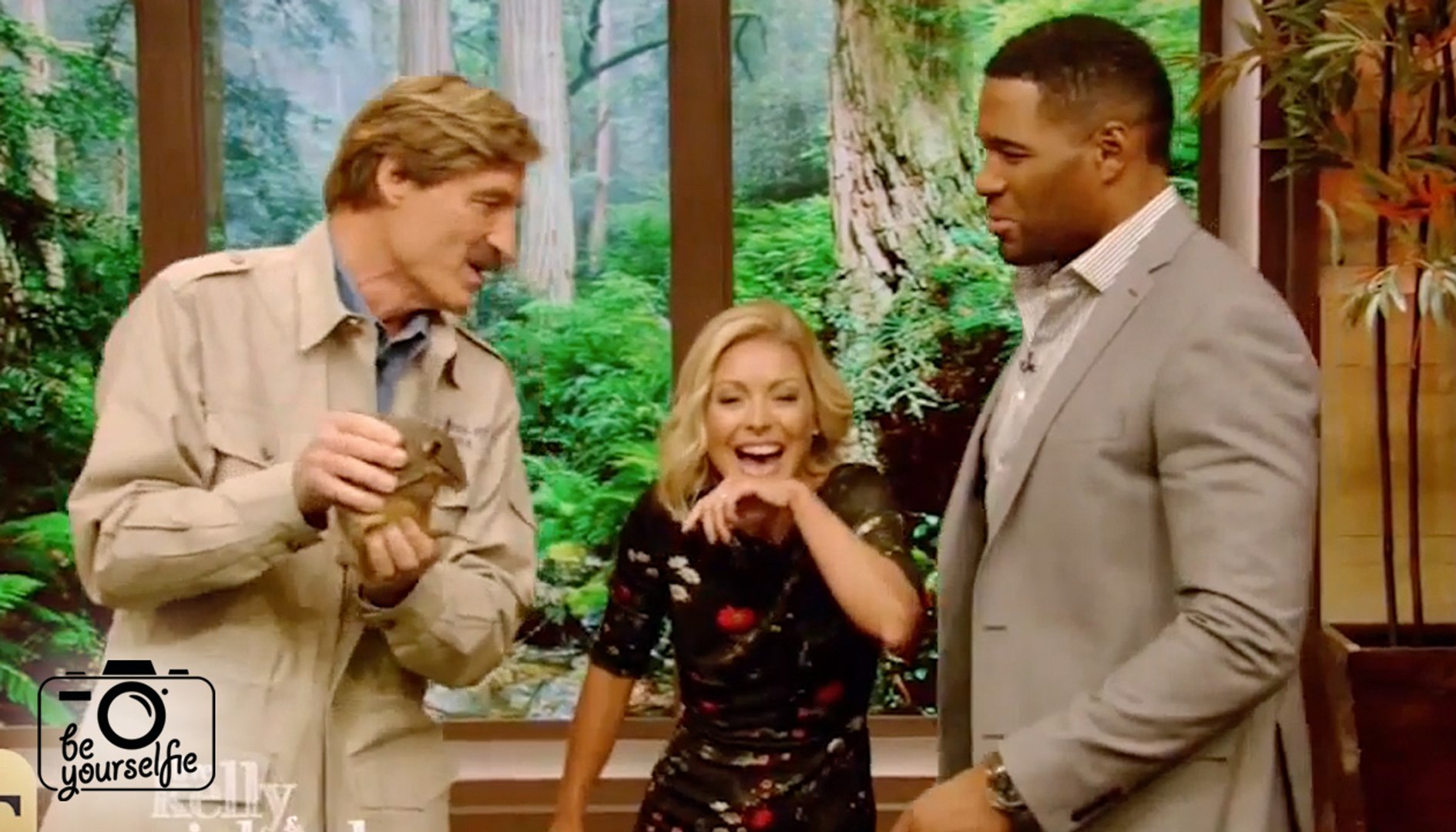 Kelly Ripa Jokes About Her Contract LIVE On Air with Michael Strahan! (Be Yourselfie)