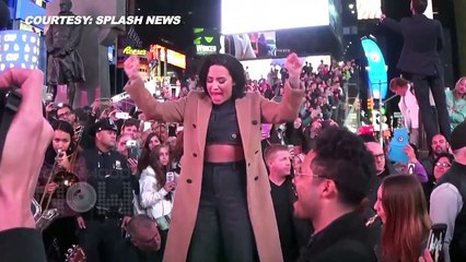 (VIDEO) Demi Lovato SURPRISE Performance At Times Square