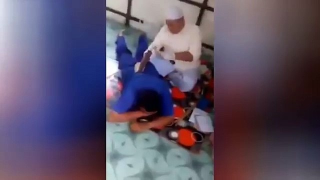 Man massages customer with a hammer and a chisel in an Unusual Bone alignment treatment