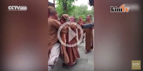 Sami dikecam bertumbuk dalam kuil