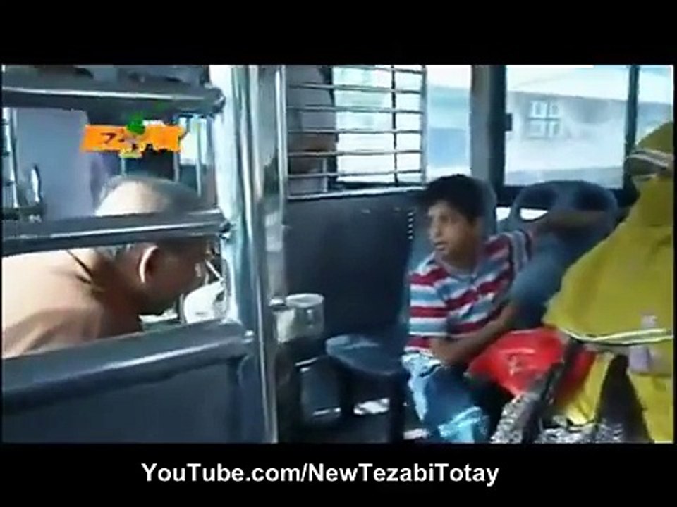 CM Shahbaz Sharif on a Local Bus Funny Punjabi Totay - Tezabi Totay In Metro Bus Lahore