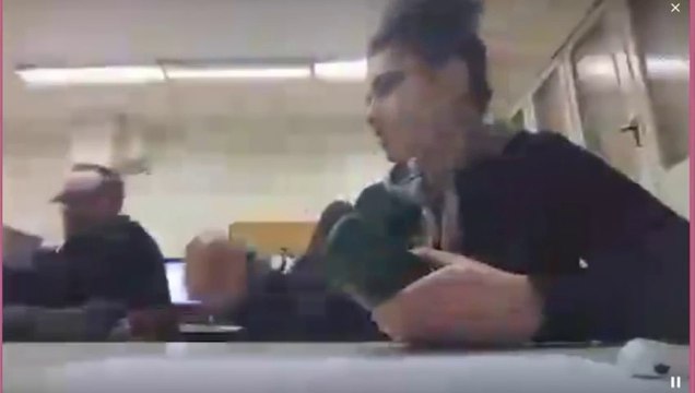 Un gars devient fou en plein cours pendant un live Périscope