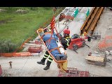Calenzano (FI) - Vigili del Fuoco si addestrano per salvataggio operaio (28.04.16)