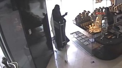 Diyarbakır'da Kara Çarşaflı Silahlı Soygun Çetesi Çökertildi