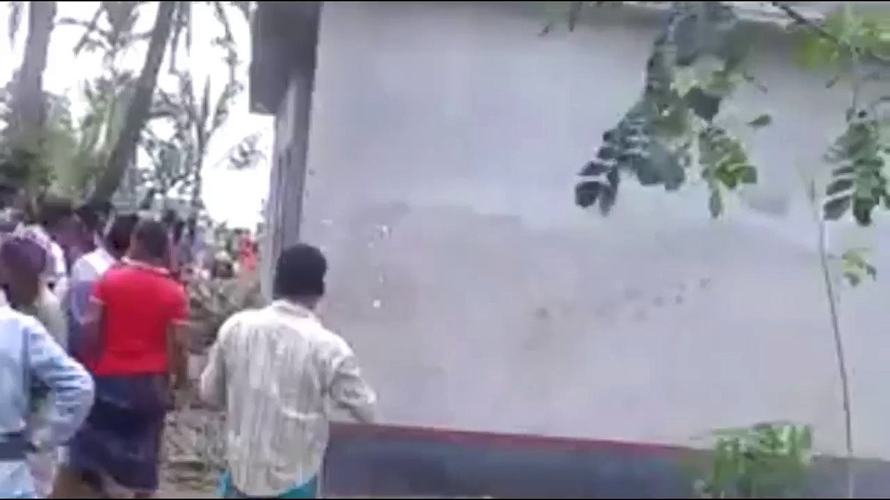 River Flood Damages A Small House In India Caught On Camera