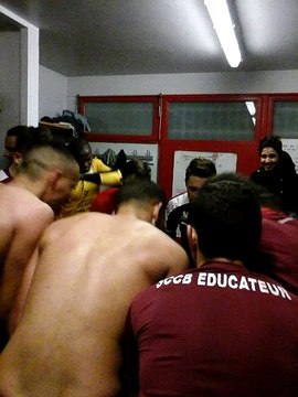 Joie des Grenats après la victoire face à l'Isle sur le Doubs