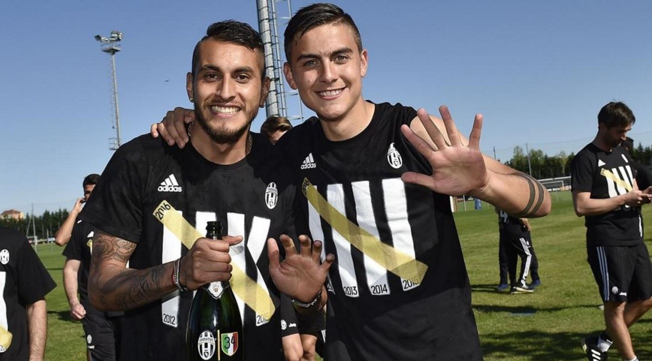 La Juventus festeggia il quinto scudetto a Vinovo