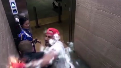 【どっきり】ストリートファイター風コスプレで襲いかかるｗｗ　海外おもしろ