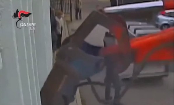 Bari - assalti a bancomat con pala meccanica e rapine: 8 arrestati