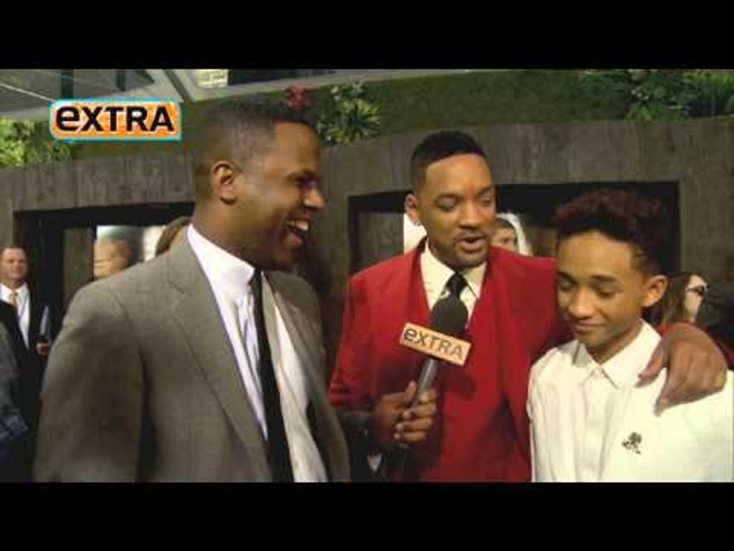 Extra's 'After Earth' red carpet