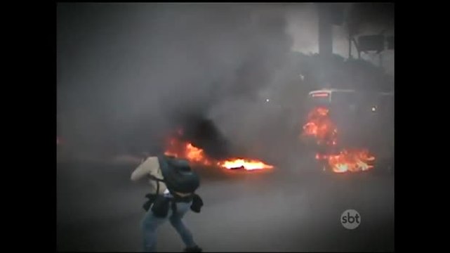 Manifestantes ligados ao MTST fecham rodovias em protesto contra impeachment
