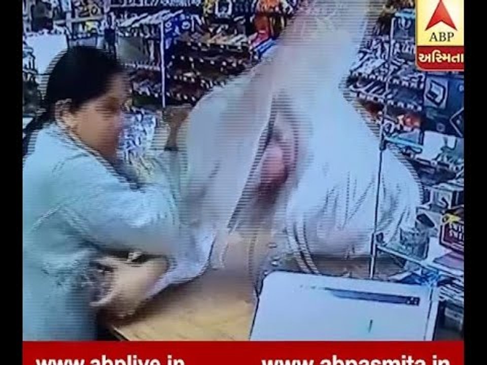 Watch: indian origin women in america made thief to run away from the general store