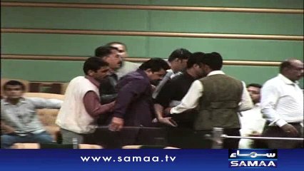 Anchor Iqrar ul Hasan ko Sindh Assembly main pistol laana mehnga pargaya