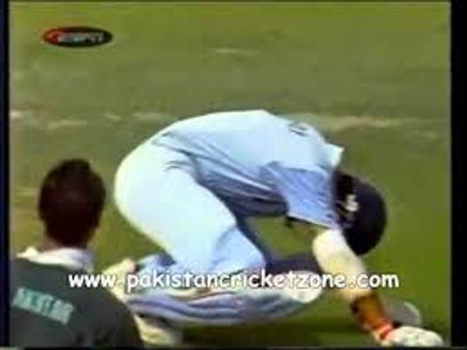 Shoaib Akhtar cRuSHes Ganguly