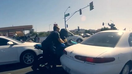 Pour échapper à la police, il abandonne sa moto