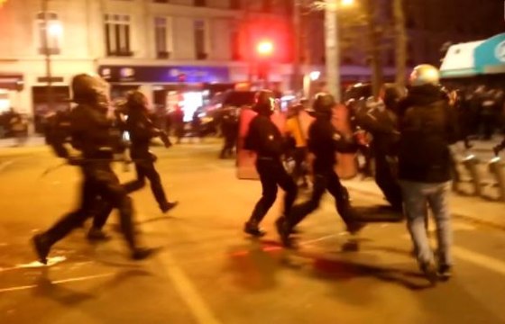 A Paris, l'évacuation musclée de la place de la République