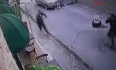 Hiçbir şey durduramadı... Kapkaççı esnaftan böyle kaçtı