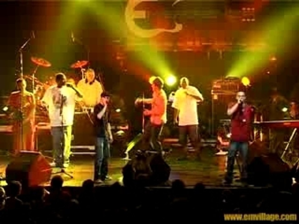 E-M live à l'Élysée Montmartre : Don't give a shit