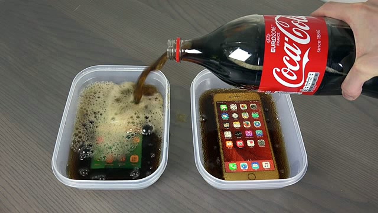 Samsung Galaxy S7 Edge Protiv iPhone 6S Plus...Coca-Cola Ledeni Test Od 9 Sati ! Sta Mislite Ko Ce Vise Izdrzati???