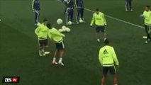 Assim, não! James erra balão e acerta o rosto de companheiro do Real Madrid